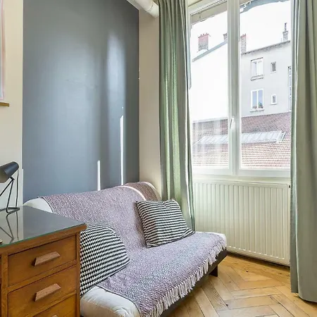 Stunning Authentic ◘lyon 7◘ *